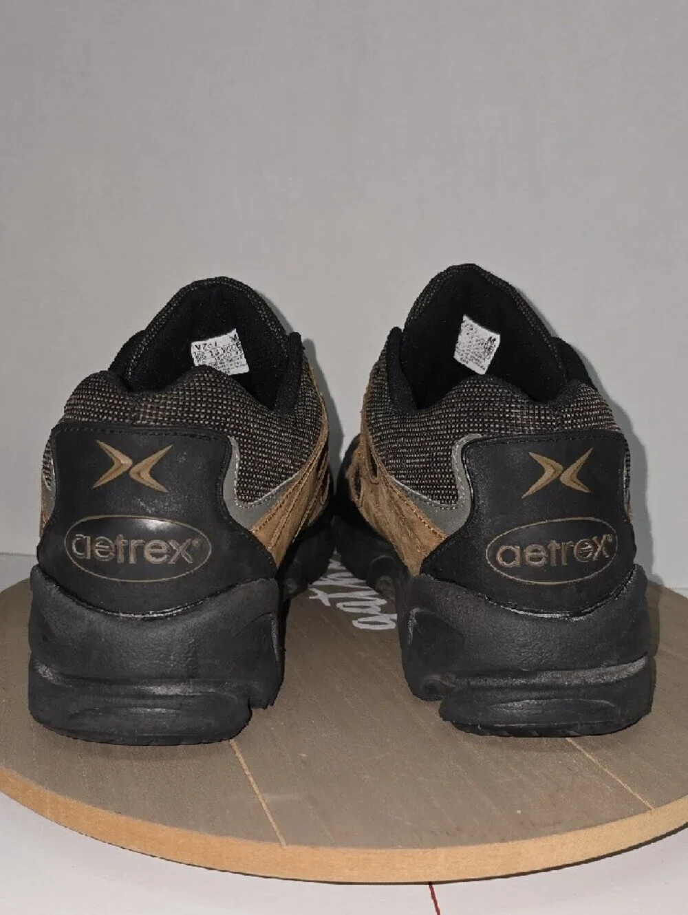 Aetrex Men's Black and Brown Athletic Sneakers